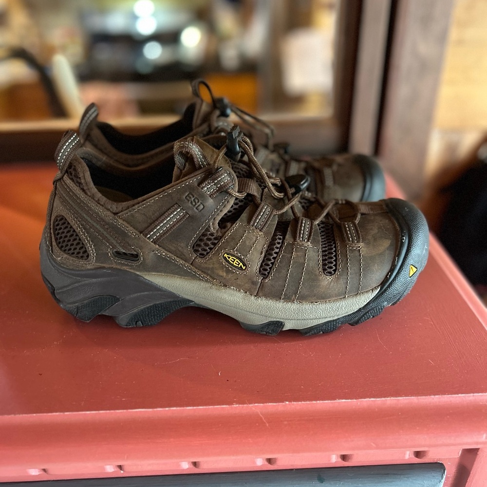 Keen, Men’s size 10.5, excellent used condotion, EUC
